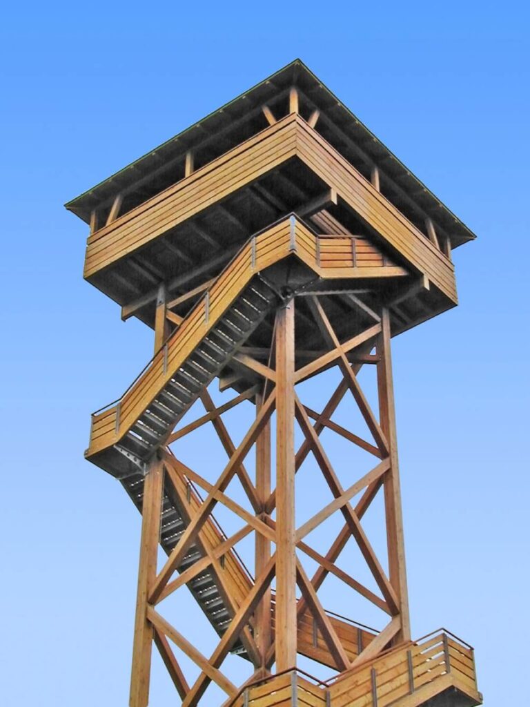 Aussichtsturm als Holztragwerk